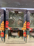 Bougie Parfumée Décorative, Vegan, Luxueuse avec Support en Verre, Collection Hivernale avec Motif Maisons et Arbres