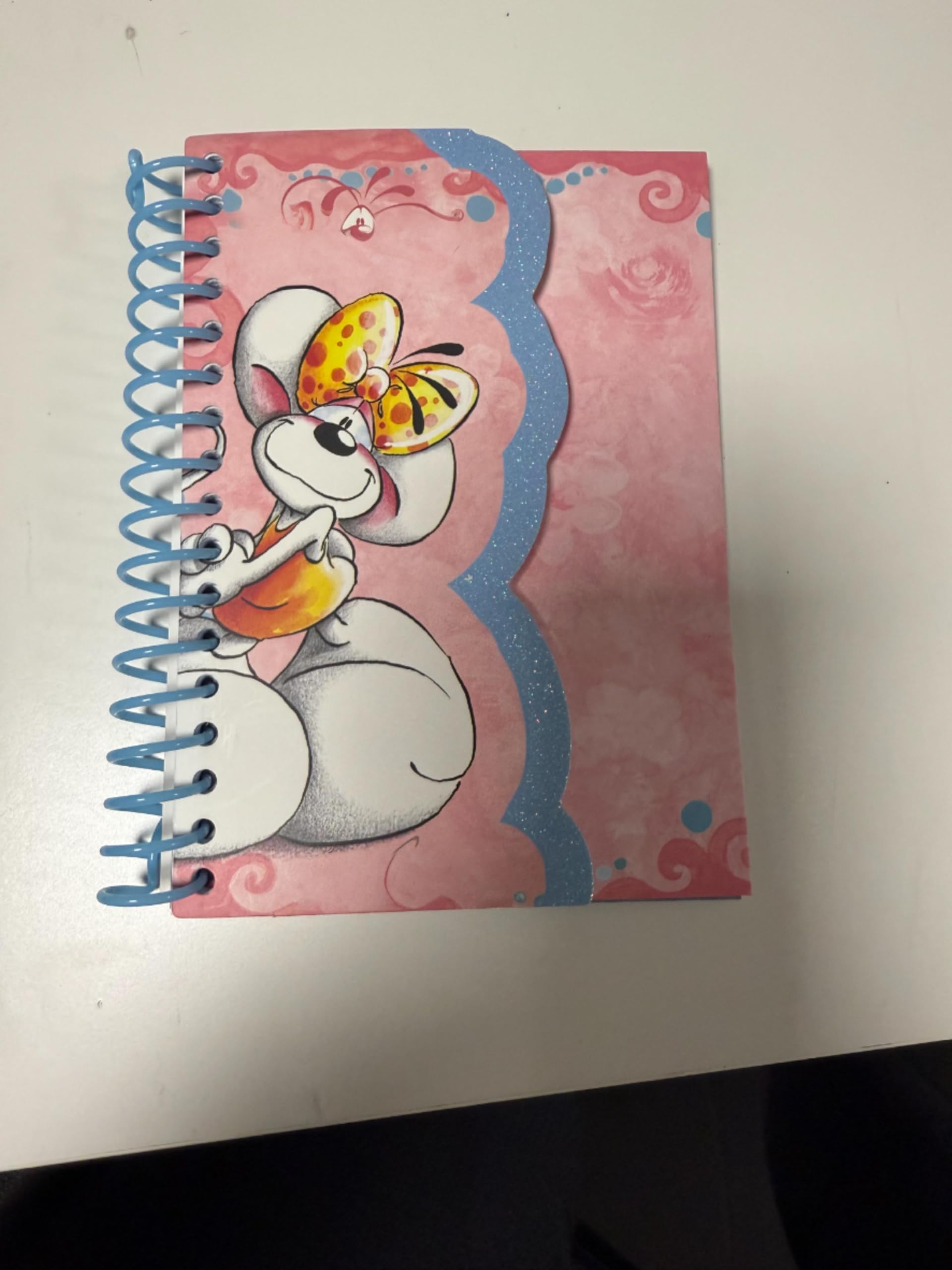 Cahier Spirale Rose avec Personnage Animé, Couverture Cartonnée, Thème Fantaisie pour Enfants A6