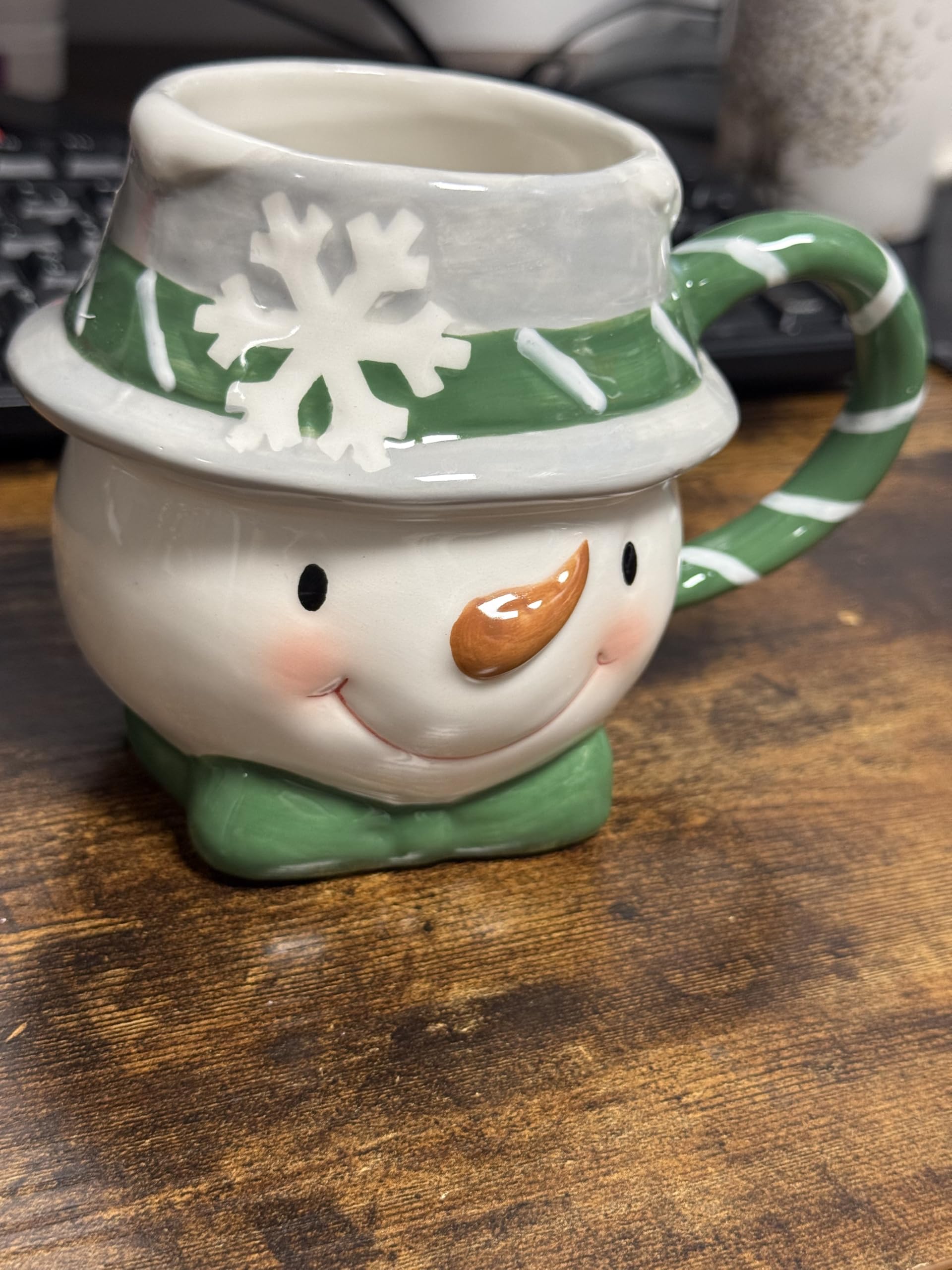 Tasse de Noël en Céramique, Bonhomme de Neige Décoratif avec Écharpe Verte et Flocons de Neige, Collection Hiver pour Boissons Chaudes