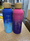 Gourde Isotherme Haute-Savoie, Design Montagne, Dégradé Bleu ou Rose-Violet, Couvercle en Bambou