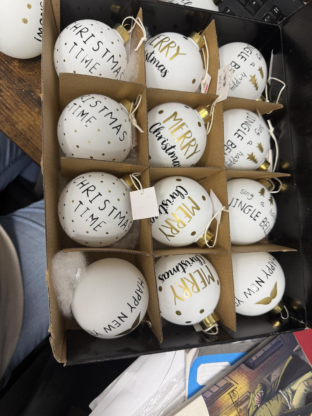 Boules de Noël en Verre Blanc avec Inscriptions , Décorations d'Arbre de Noël Festives, Style Joyeux Noël, Ornements Suspendus avec Points Dorés