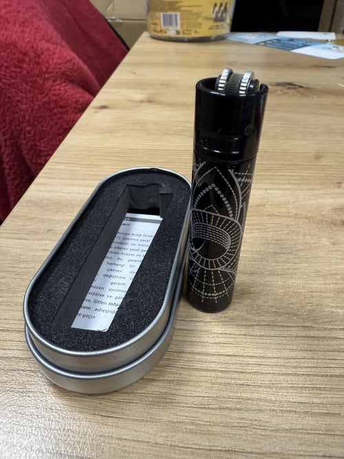 Briquet à Gaz Rechargeable avec Design Dragon, Noir