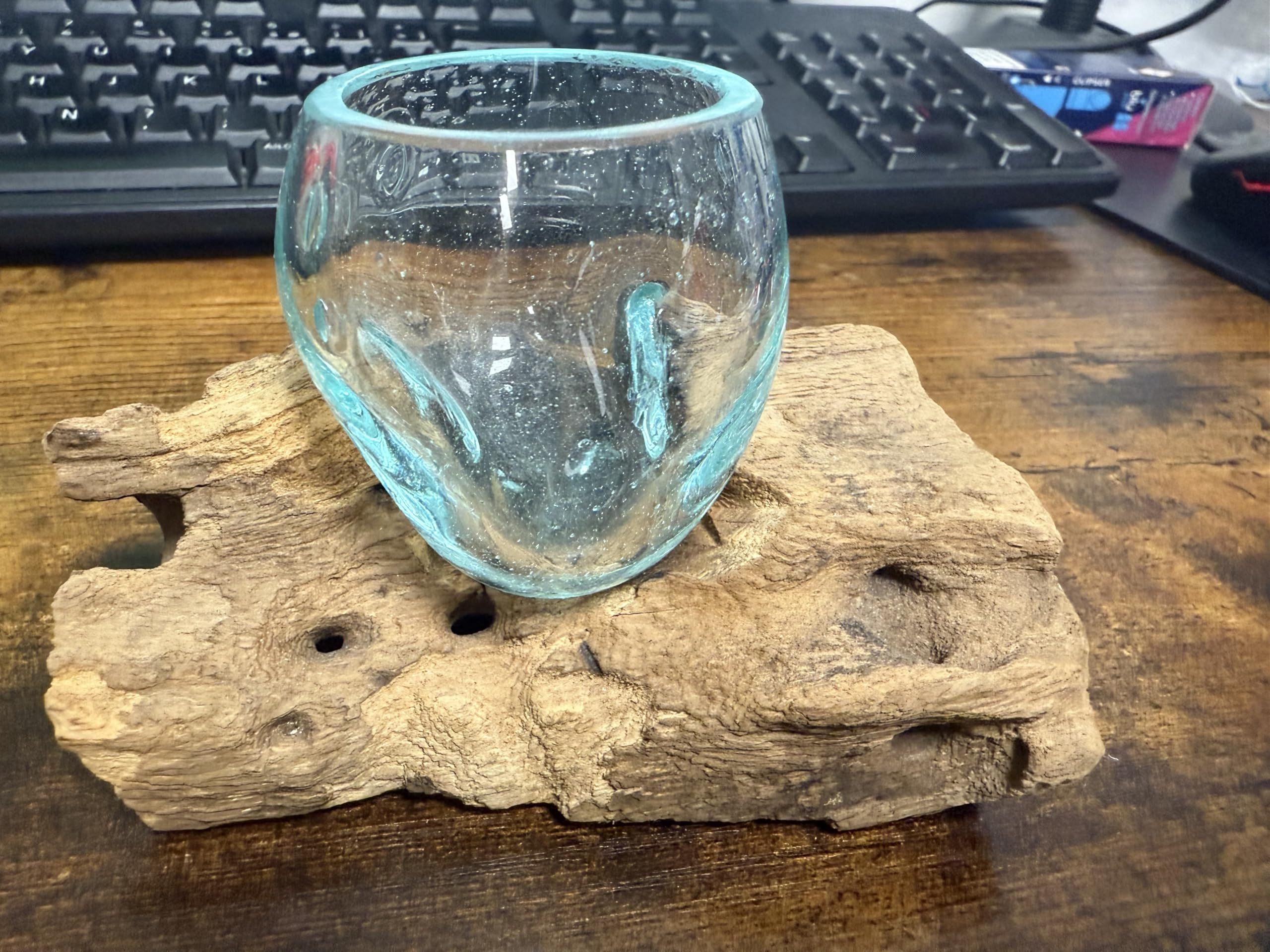 Photophore Artisanal en Verre avec Bordure Turquoise, Support en Bois Flotté, Décoration Intérieure Rustique